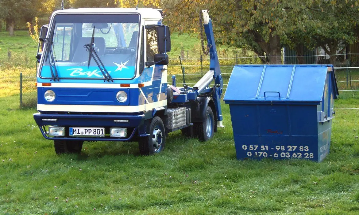 Bagger mit Container